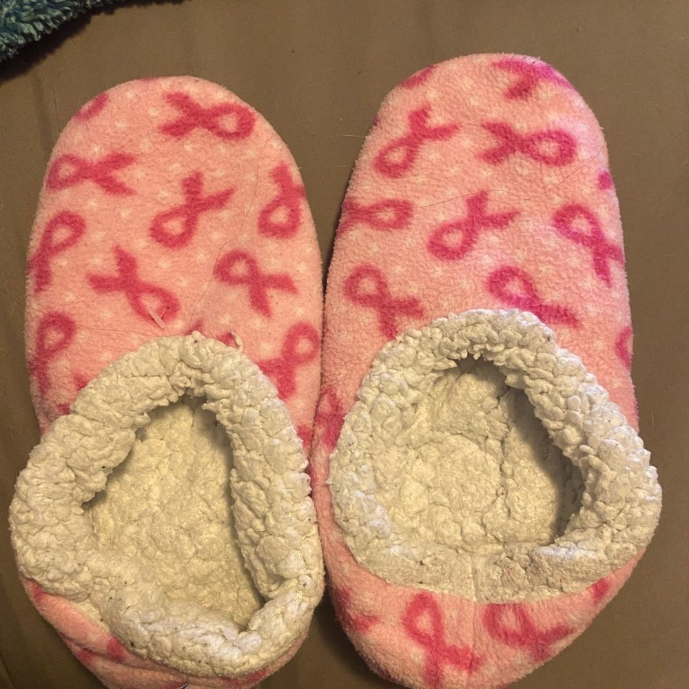 Womens breast cancer awareness slippers - Size M